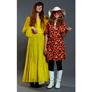 Mew Mew Fonetik lobby 1965-1975 Orange, fløjl og hippier – Alice kostumeland